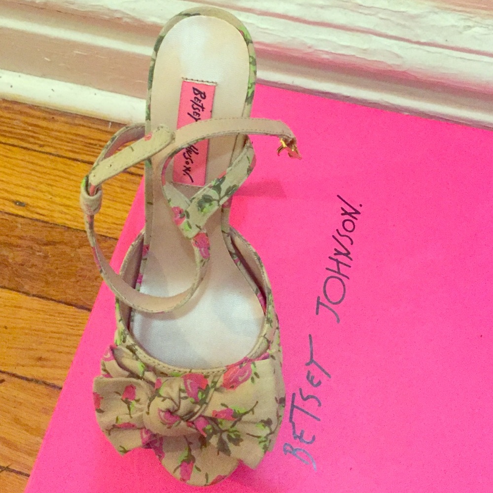 Betsy Johnson Floral/Nude Sandals
